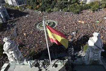 Manifestaci&oacute;n masiva en Madrid contra la amnist&iacute;a de S&aacute;nchez a catalanes