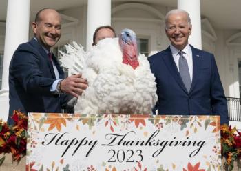 Joe Biden indulta a dos pavos de Acción de Gracias por su cumpleaños