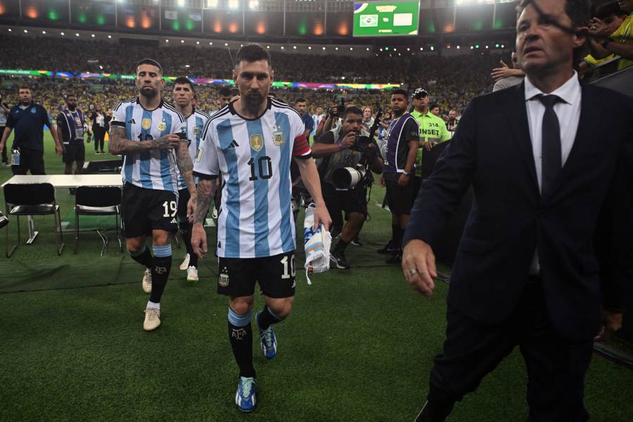 Con Messi a la cabeza, Argentina se retira del campo del Maracaná por incidentes en las gradas