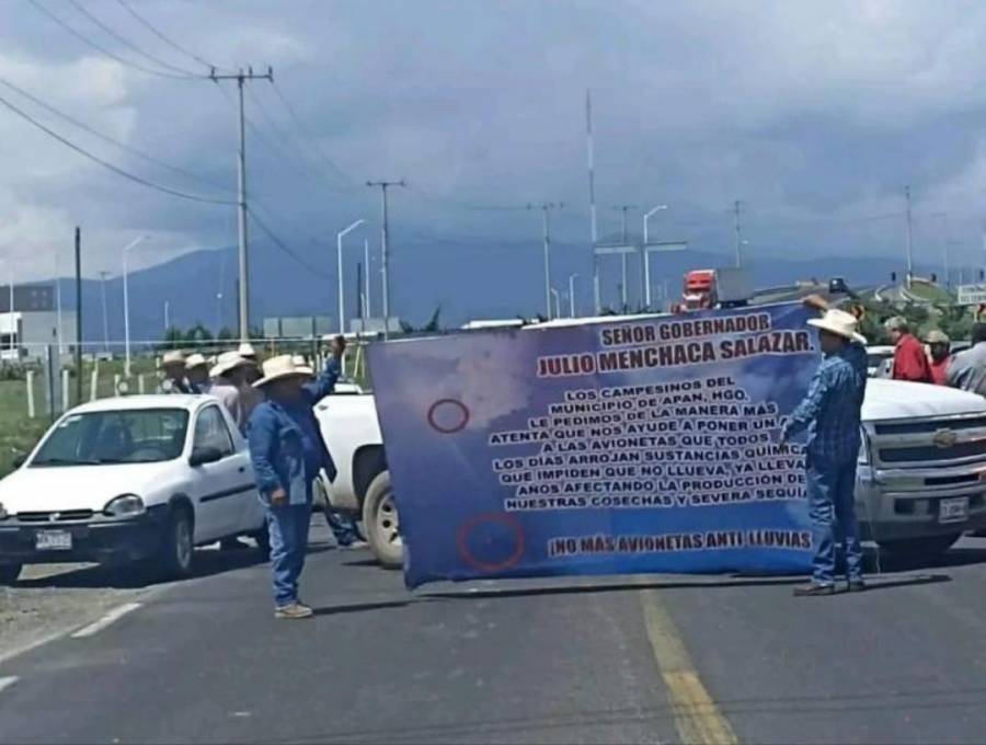 Ejidatarios bloquean Arco Norte por presunto pago de tierras expropiadas