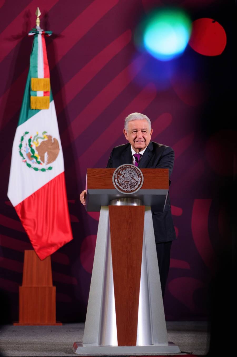 AMLO califica de 