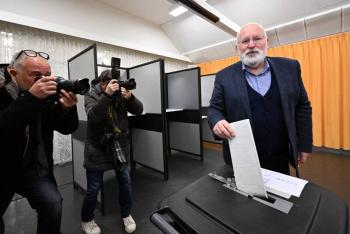 Pa&iacute;ses Bajos sale a votar en unas elecciones llenas de incertidumbre