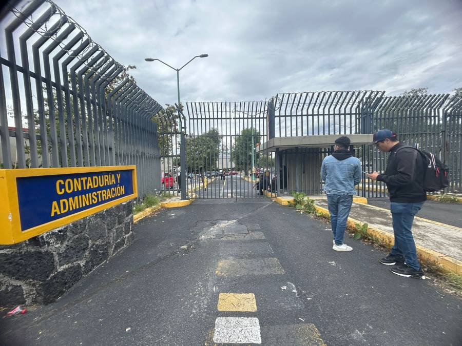 Alumnos y personal de la UNAM son agredidos por un grupo de encapuchados