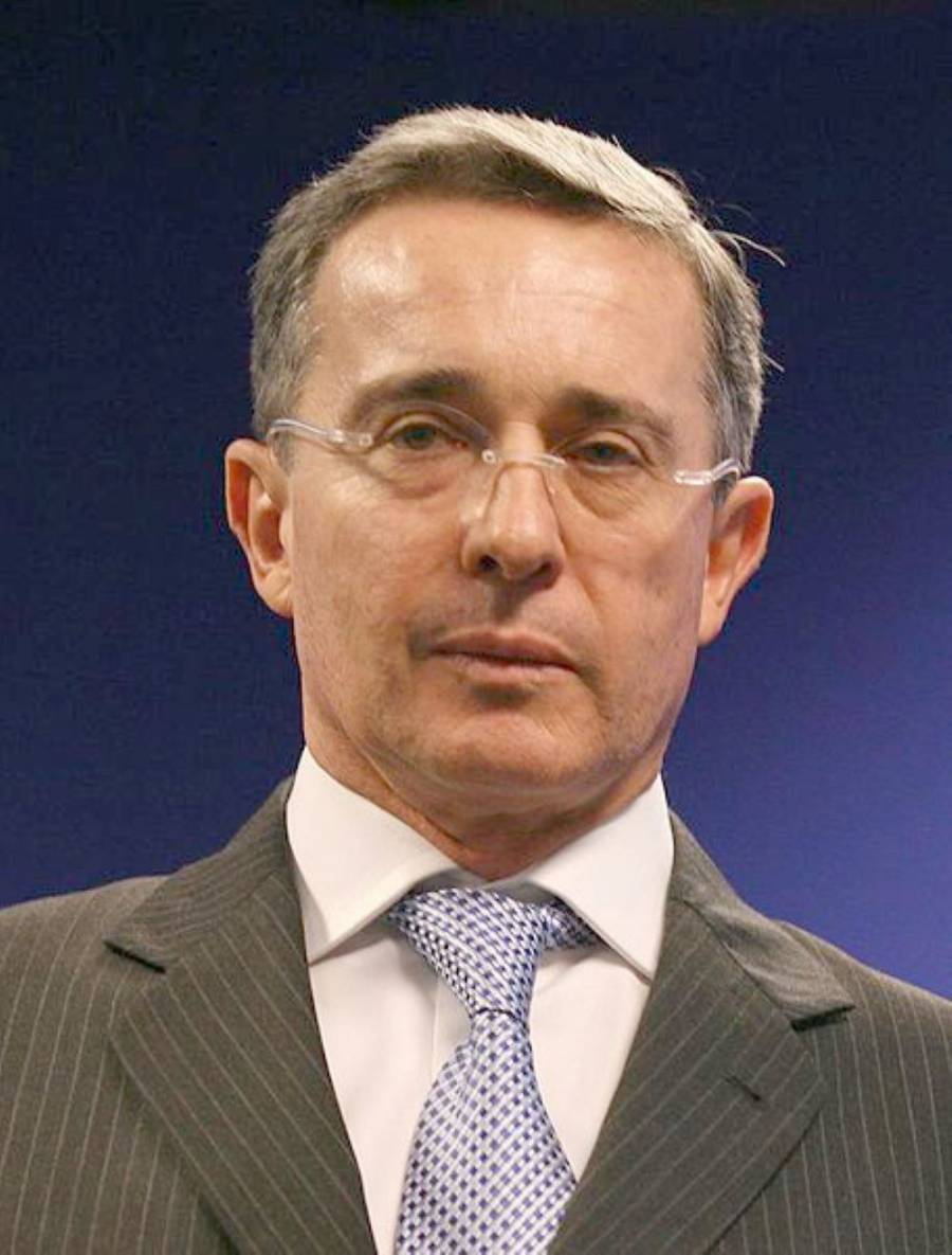 Expresidente Uribe comparecerá ante Fiscalía de Colombia en indagación por masacre