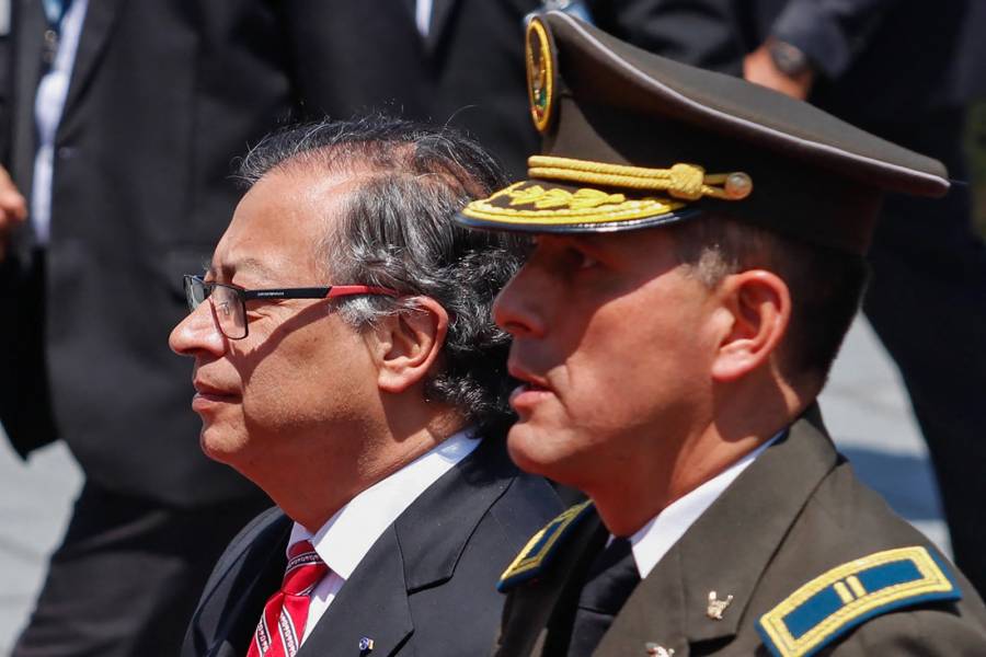 Petro aparta a comisionado de paz tras crisis de negociaciones con guerrillas de Colombia