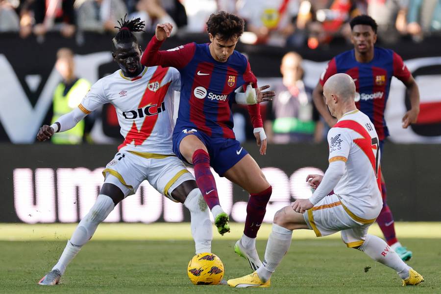 Barcelona se salva del naufragio en Vallecas con un empate ante el Rayo