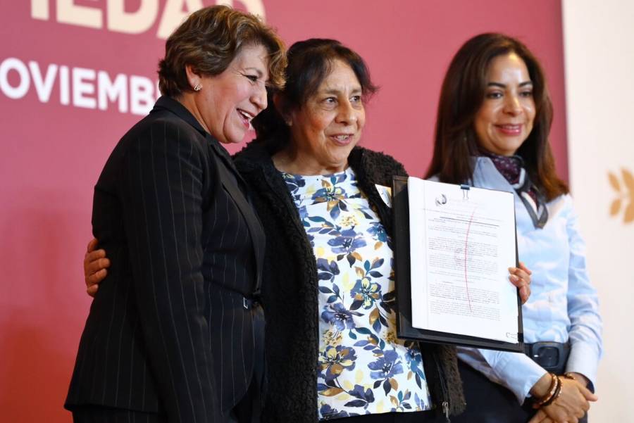 Entrega Delfina Gómez mil 253 títulos de propiedad a familias mexiquenses