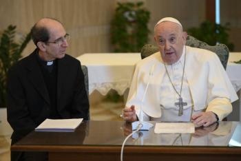 El papa pronunci&oacute; el &Aacute;ngelus desde su residencia por su leve gripe