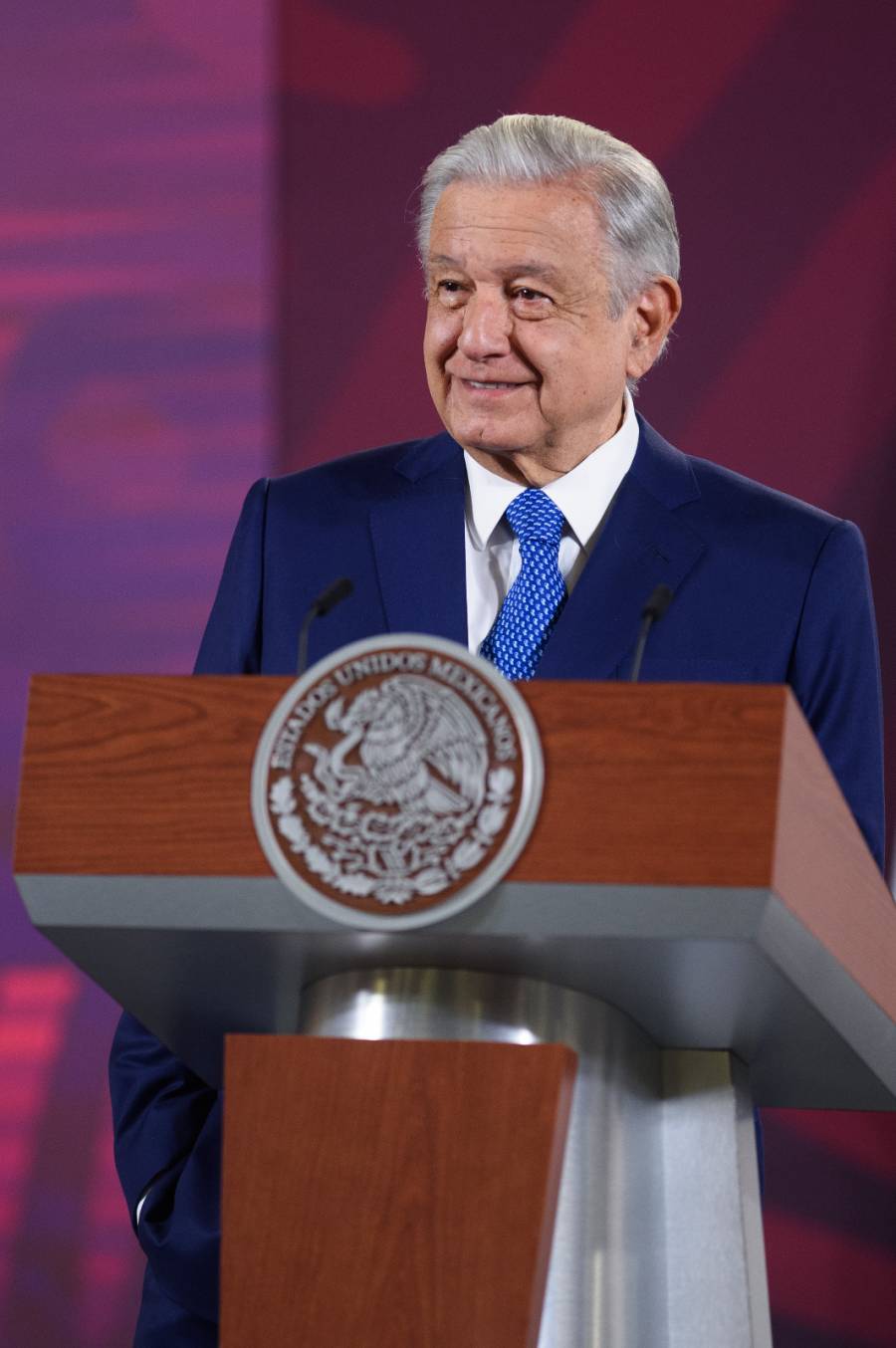 AMLO pide a Fox autolimitarse