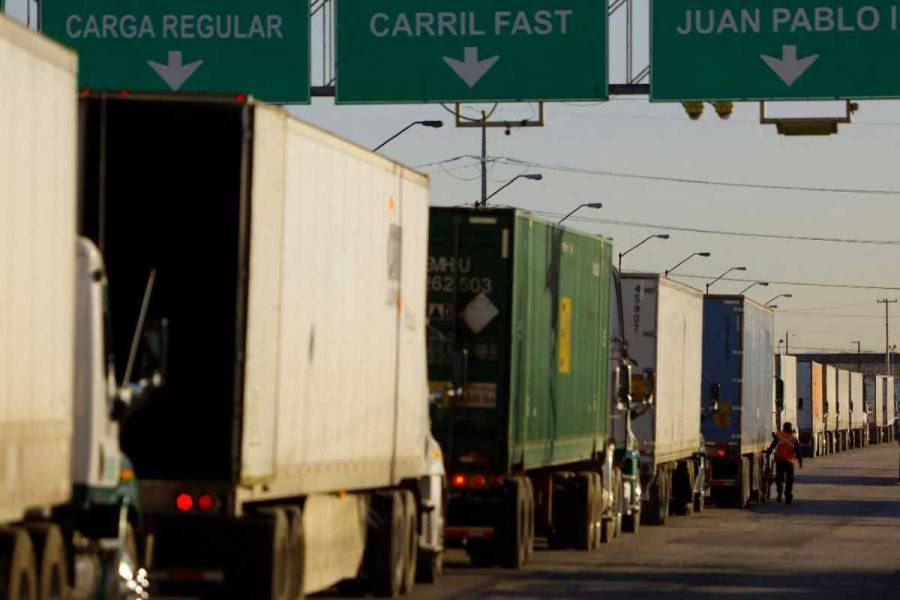 Afectados más de mil mdd en carga en la frontera entre EEUU y México
