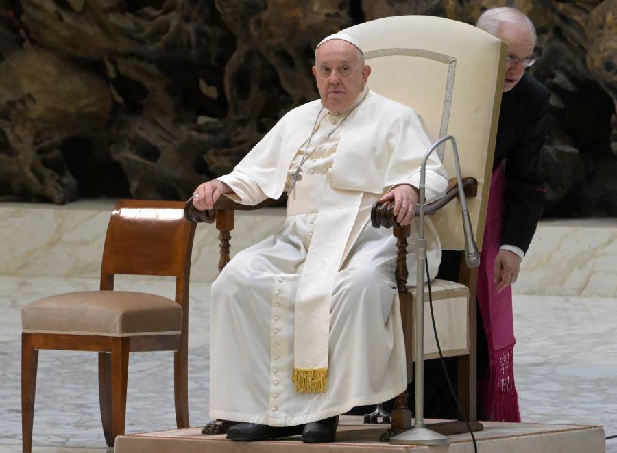 Papa Francisco, con dificultades para respirar y debilitado por una gripe