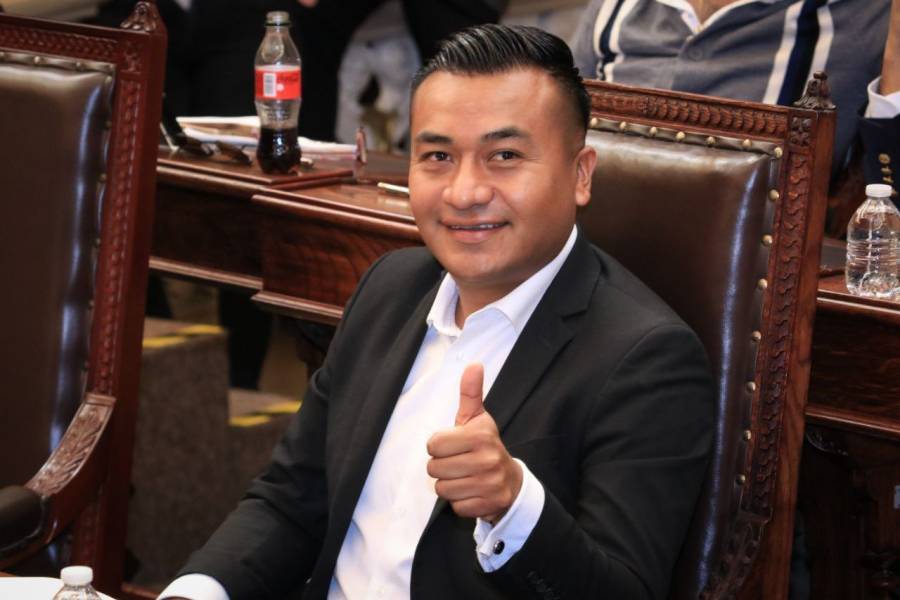 Roberto Solís acusa campaña sucia de 