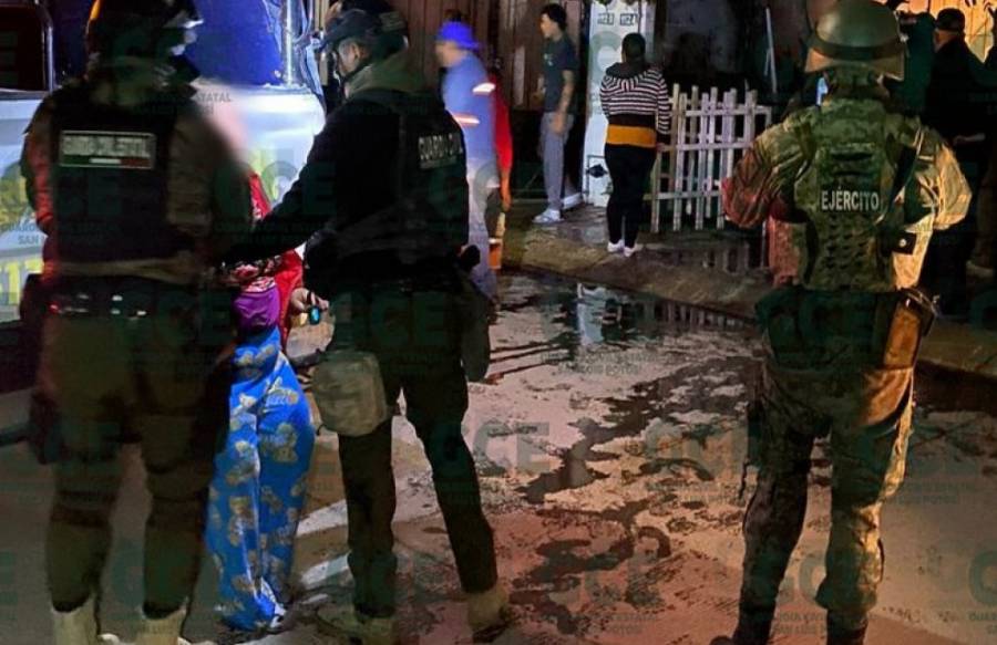 Guardia Civil y Ejército salvan a adultos mayores de incendio en Soledad de Graciano Sánchez