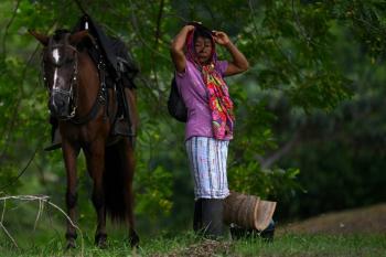 Indígenas colombianos vs. créditos de carbono: el lado oscuro de la geopolítica ambiental