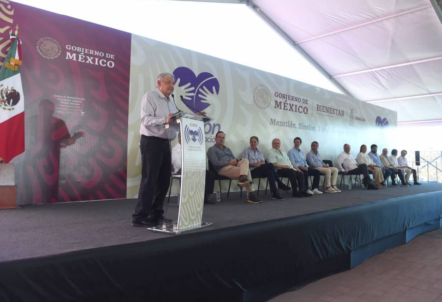 AMLO buscará que pensión para discapacitados sea constitucional