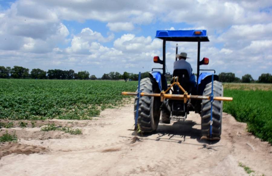 Ayuntamiento de Soledad entrega apoyos agrícolas a productores locales
