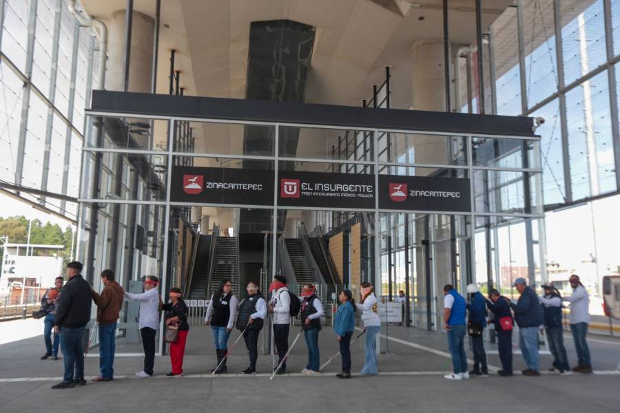 Vecinos de Álvaro Obregón protestan por daños en sus viviendas por obras del tren Interurbano