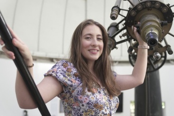 Teresa Paneque, la astr&oacute;noma chilena que mediante la ficci&oacute;n atrae a las ni&ntilde;as a la ciencia