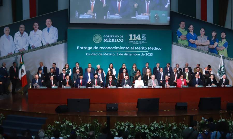 Se reúne el Gobernador con Zoé Robledo en asamblea del IMSS