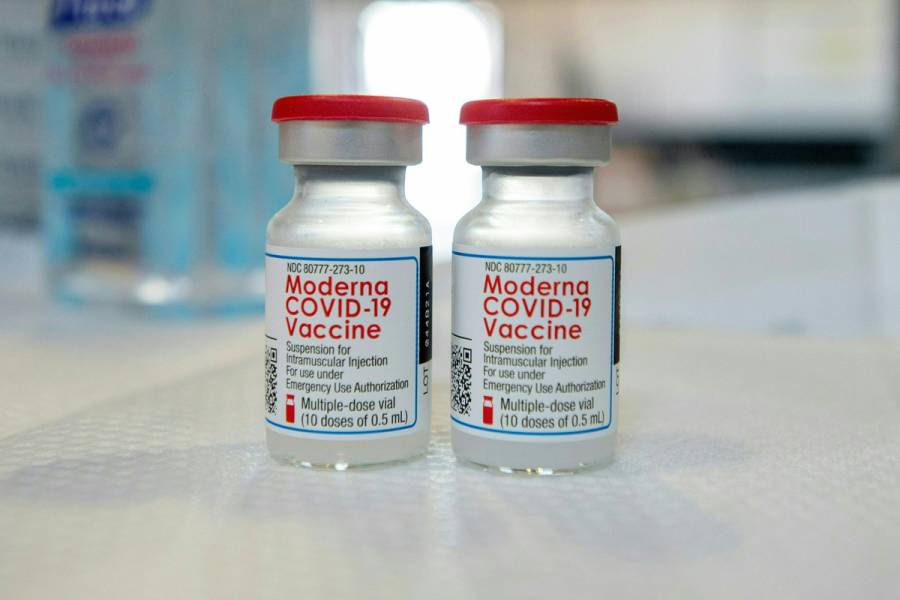 Cofepris avala venta de vacunas de Pfizer y Moderna contra Covid-19