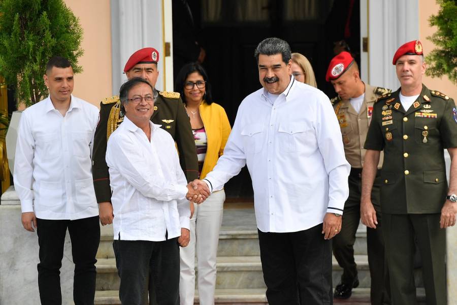 Critican silencio de Gustavo Petro frente a intereses de Nicolás Maduro en Guyana