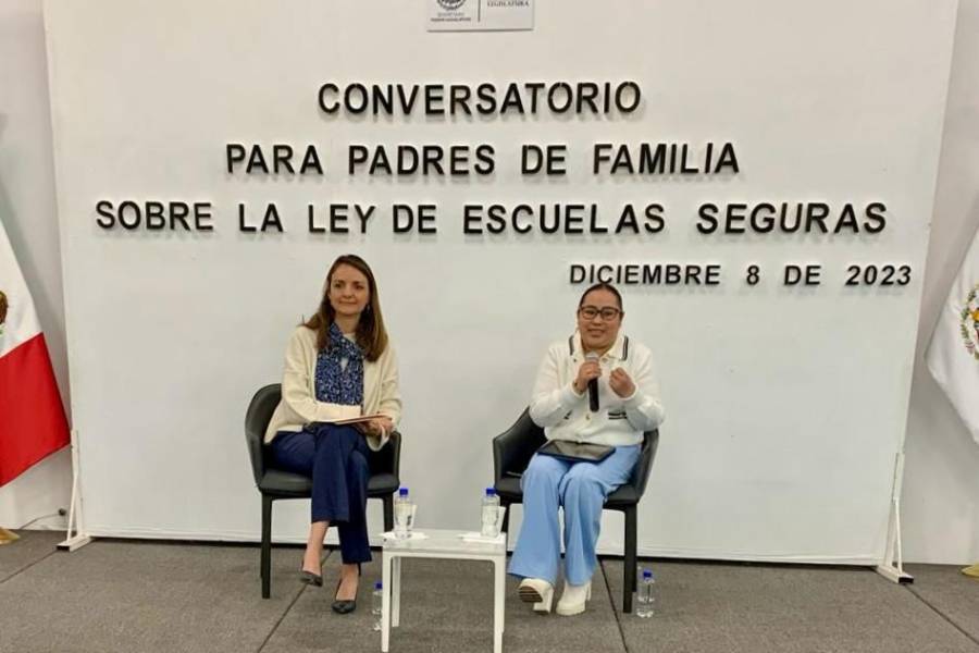 Legisladora dialoga con padres de familia sobre iniciativa de Ley de Escuelas Seguras