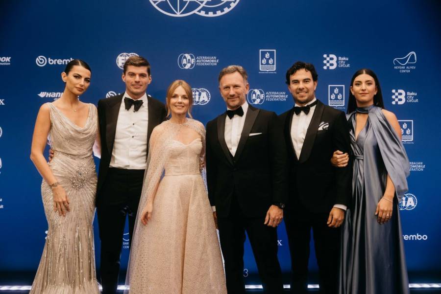 Checo Pérez y Verstappen reciben sus trofeos de campeones de la F1