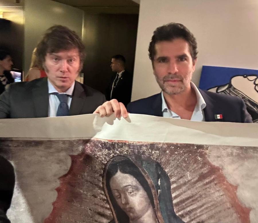 Eduardo Verástegui regala a Milei imagen de la Virgen de Guadalupe