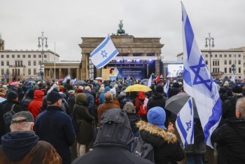 Miles de personas se manifiestan en Alemania contra el antisemitismo