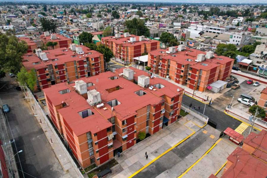 Martí Batres entrega unidad habitacional en Tláhuac afectada por el sismo de 2017