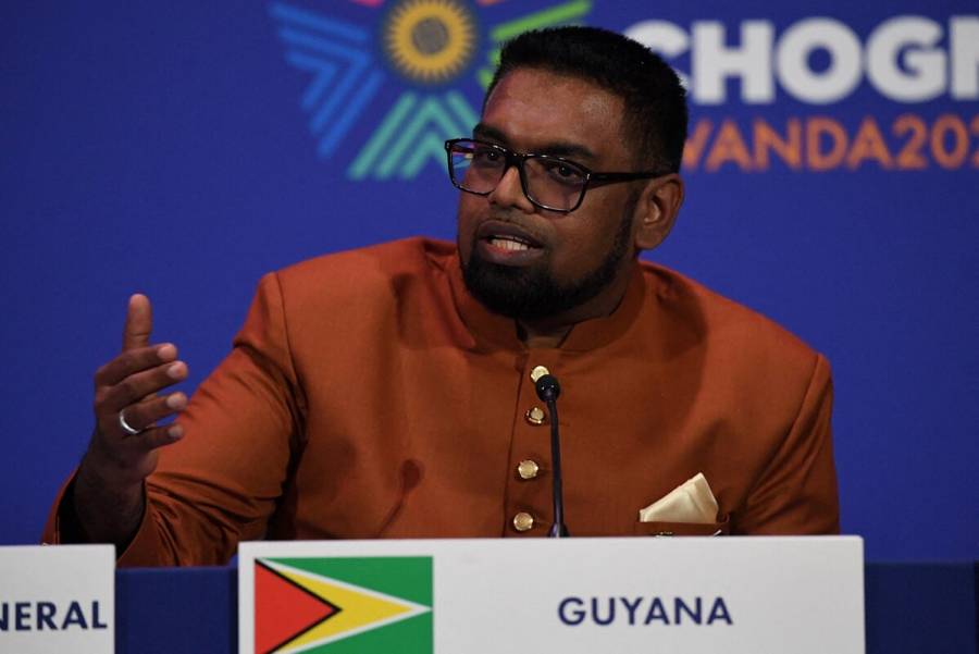 Presidente guyan&eacute;s acudir&aacute; a reuni&oacute;n con Maduro con postura 
