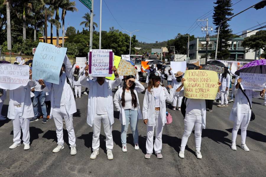 Protesta médica en CDMX: Exigen la liberación de una médica residente