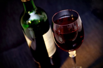 Como c&oacute;ctel o enlatado: nuevos m&eacute;todos en Francia para vender vino