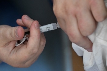 Vacuna contra c&aacute;ncer de piel podr&iacute;a estar disponible en 2025, dice director ejecutivo de Moderna