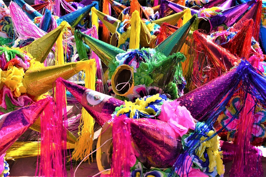 Piñatas, tradición llena de sabores del campo mexicano