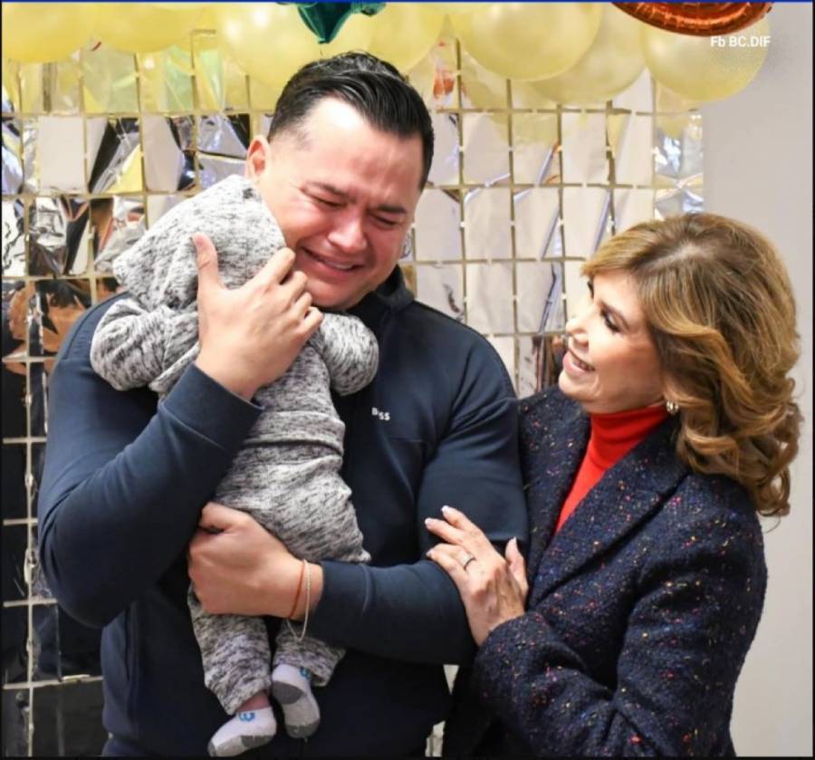 Primer padre soltero adopta en México y conmueve las redes