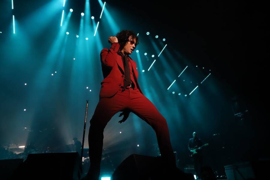 Enrique Bunbury sorprende al público con una inusual petición durante su concierto