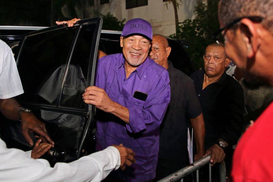 Manifestación a favor del expresidente Bouterse en Surinam a la espera de fallo judicial