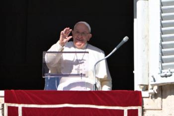 Cumpleaños circense del Papa Francisco: Celebración en el vaticano con niños y malabaristas
