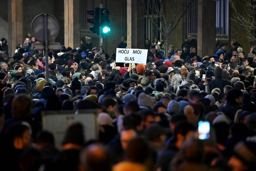 Miles se manifiestan en Serbia contra el resultado de las elecciones