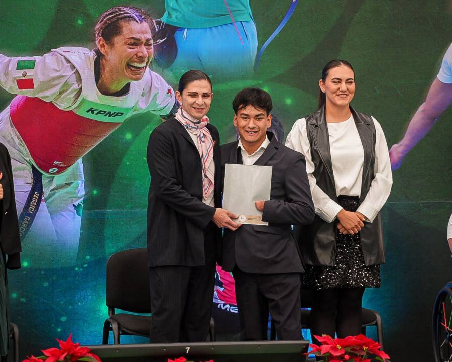 Ana Gabriela Guevara entrega Estímulos por Resultados en Campeonatos Mundiales 2023