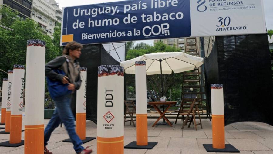 Impuestos al tabaco ayudan a reducir el consumo, muestran estudios en Uruguay