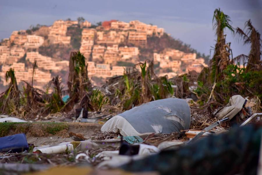Comerciantes de Guerrero afectados por el huracán Otis buscan reconstruir sus hogares
