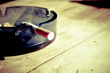 Impuestos al tabaco ayudan a reducir el consumo, muestran estudios en Uruguay
