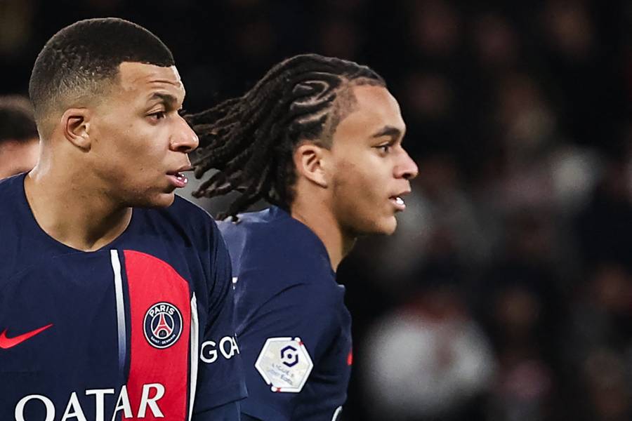 Mbappé alcanza los 25 años con un doblete celebrado con Luis Enrique