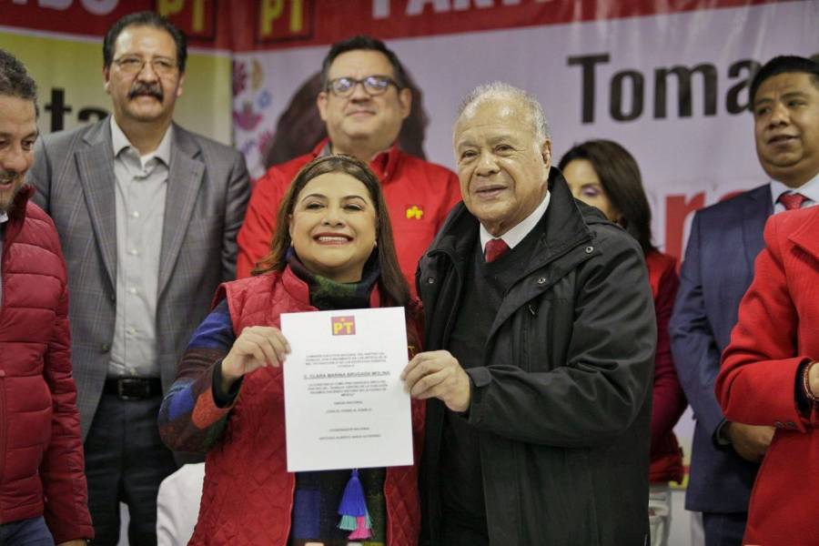 Entrega PT constancia a Clara Brugada de precandidata única al gobierno de la CDMX