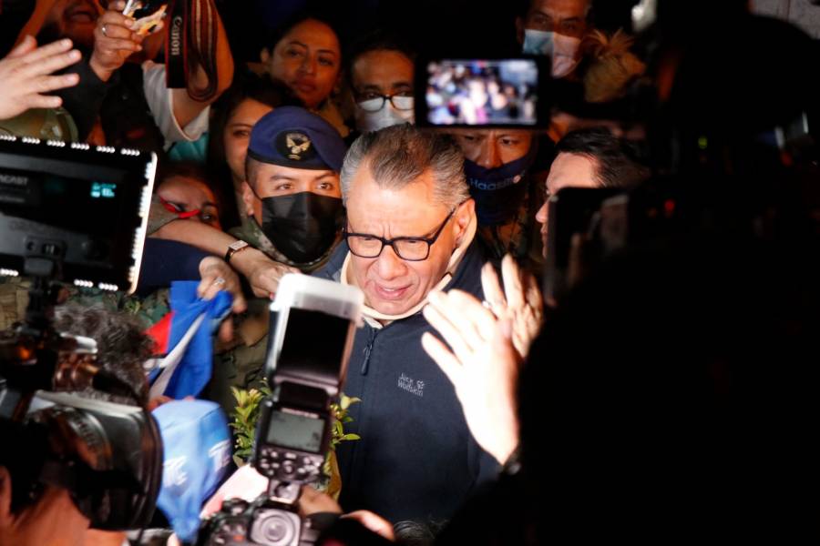 Exvicepresidente de Ecuador investigado por peculado pide asilo a México