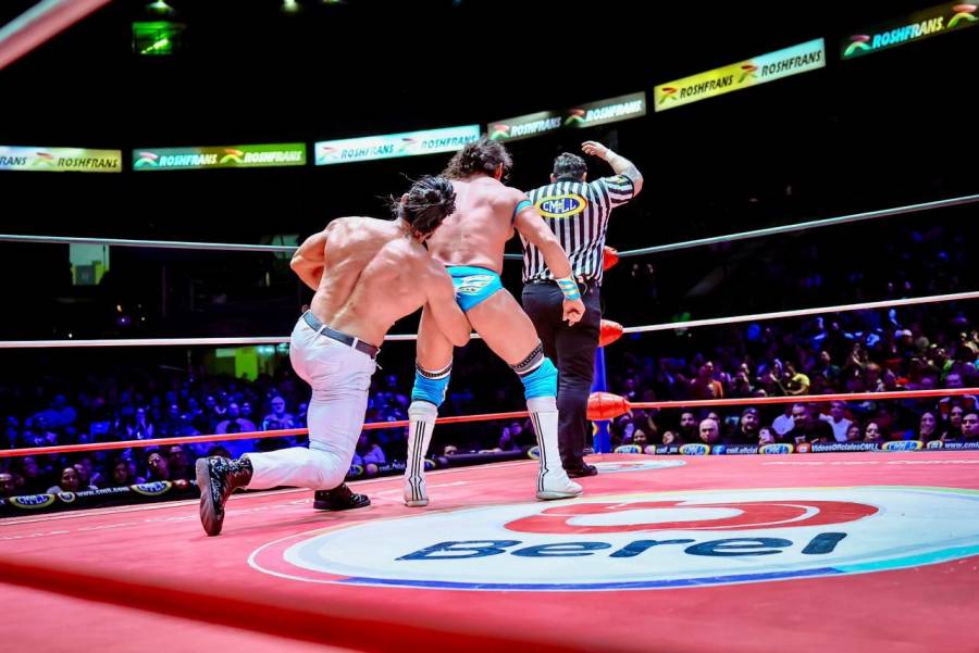 Andrade vence a Volador Jr. por la vía de la trampa