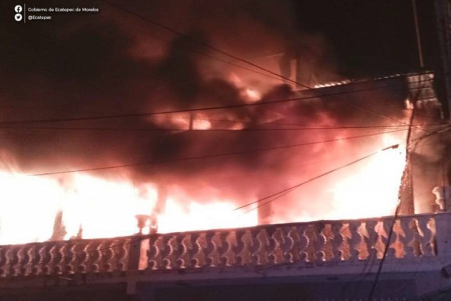 Se reporta fuerte incendio en Ecatepec; fallece una persona
