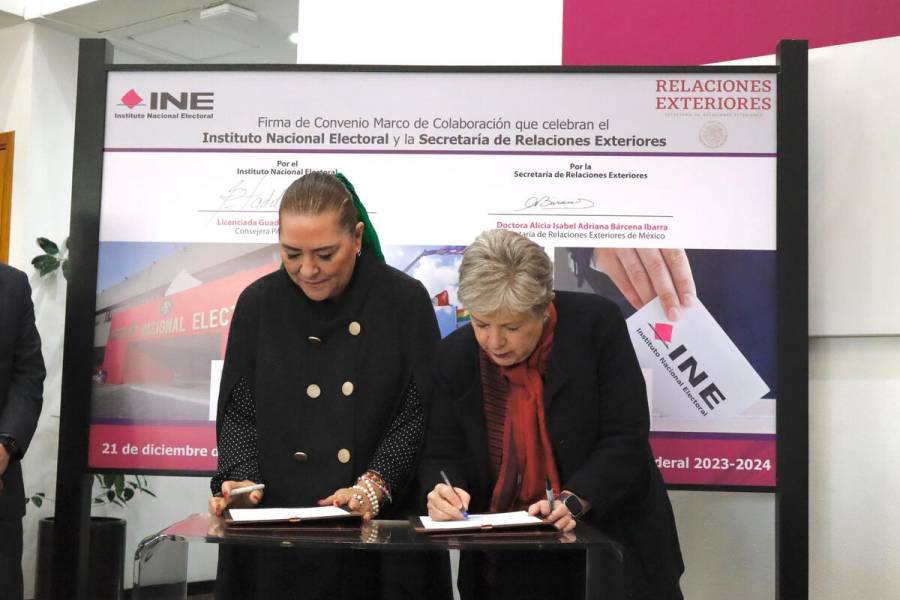 INE y SRE firman convenio para reforzar voto en el extranjero